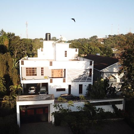 Arusha Royal Panzió Kültér fotó